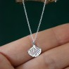 Kleiner, feiner und minimalistischer 925er Silber Ginko Anhänger für Damen