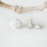 Kleine Ginko-Chip-Ohrringe aus feinem recyceltem 925er Silber für Damen
