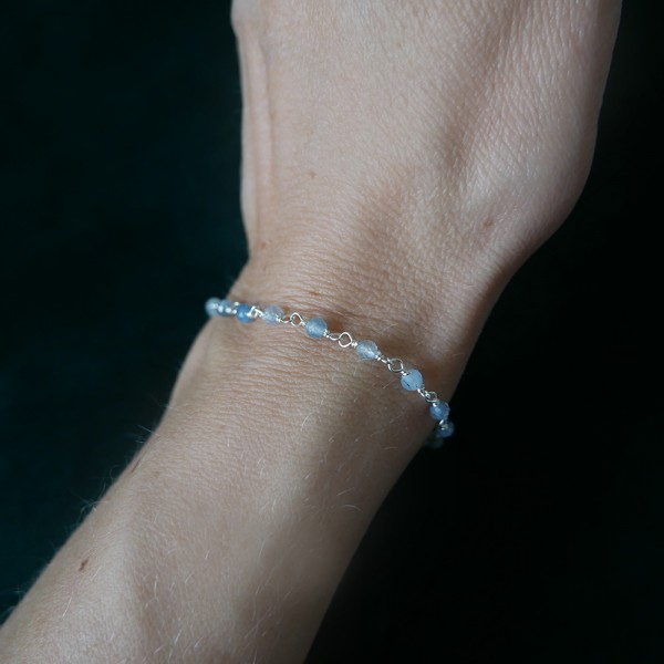 Aquamarin-Rosenkranz-Armband mit 3 mm großen facettierten Perlen und 925er Silber, minimalistisch und verstellbar