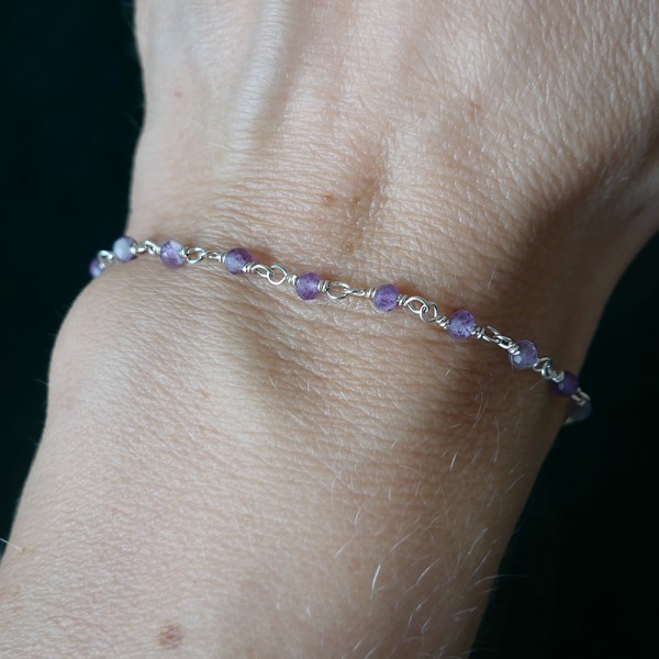 Amethyst-Rosenkranz-Armband mit 3 mm großen facettierten Perlen und 925er Silber, minimalistisch und verstellbar