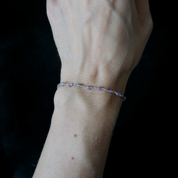 Amethyst-Rosenkranz-Armband mit 3 mm großen facettierten Perlen und 925er Silber, minimalistisch und verstellbar