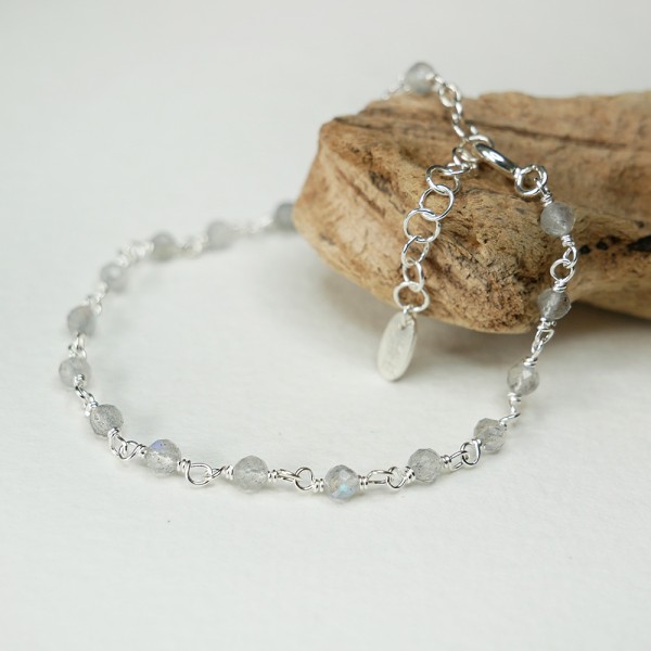 Labradorit-Rosenkranz-Armband mit 3 mm großen facettierten Perlen und 925er Silber, minimalistisch und verstellbar