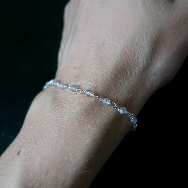 Labradorit-Rosenkranz-Armband mit 3 mm großen facettierten Perlen und 925er Silber, minimalistisch und verstellbar