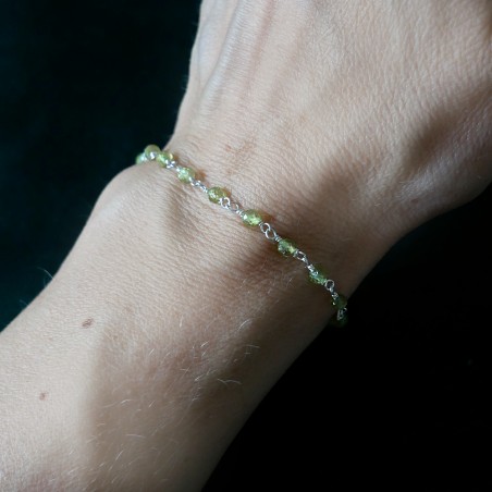 Peridot-Rosenkranz-Armband mit 3 mm großen facettierten Perlen und 925er Silber, minimalistisch und verstellbar