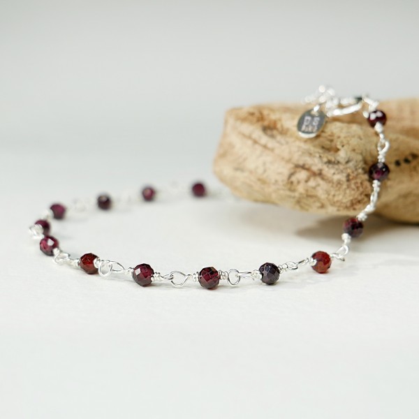 Rhodolite rosary chain bracelet with 3mm faceted beads and 925 silver, minimalist and adjustable