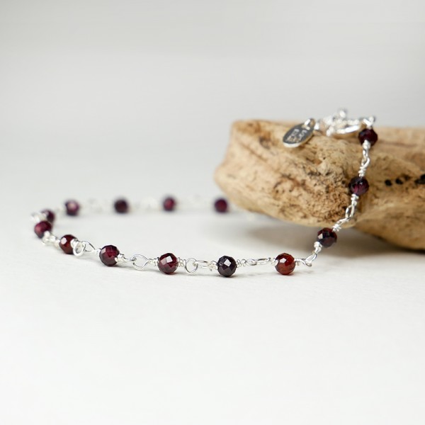 Rhodolite rosary chain bracelet with 3mm faceted beads and 925 silver, minimalist and adjustable