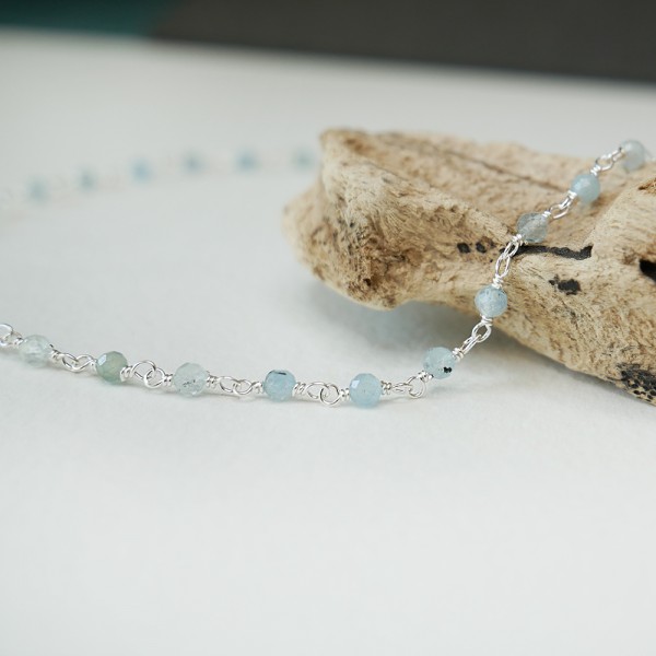 Minimalistische Aquamarin-Rosenkranzkette mit 3 mm großen facettierten Perlen