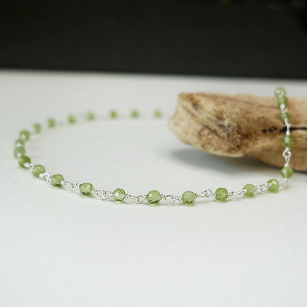 Rosenkranzkette mit 3 mm facettierten Peridotperlen und 925er Silber
