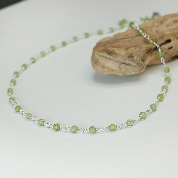 Rosenkranzkette mit 3 mm facettierten Peridotperlen und 925er Silber