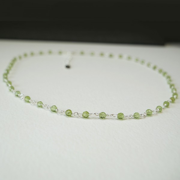 Rosenkranzkette mit 3 mm facettierten Peridotperlen und 925er Silber
