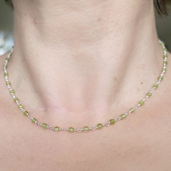 Rosenkranzkette mit 3 mm facettierten Peridotperlen und 925er Silber