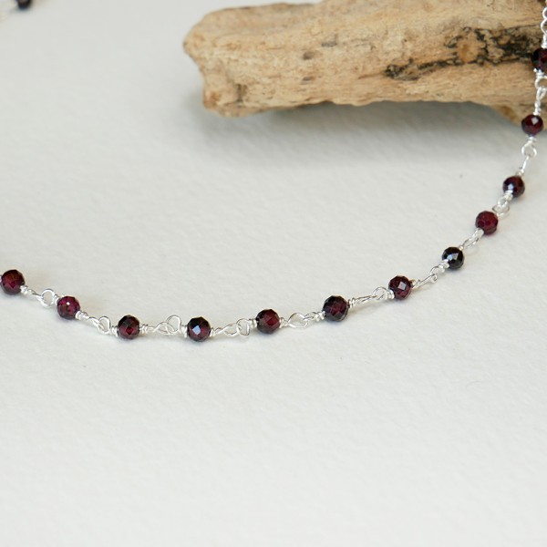 Rosenkranzkette mit 3 mm facettierten Rhodolithperlen und 925er Silber