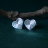 Große funkelnde Herzohrstecker aus recyceltem Sterlingsilber Valent...
