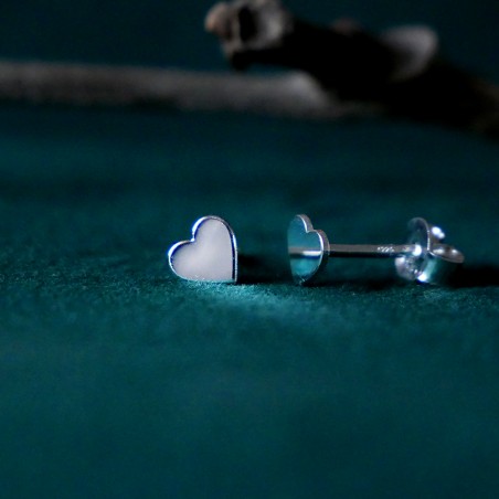 Petites boucles d'oreilles puces cœurs minimaliste en argent 925 recyclé