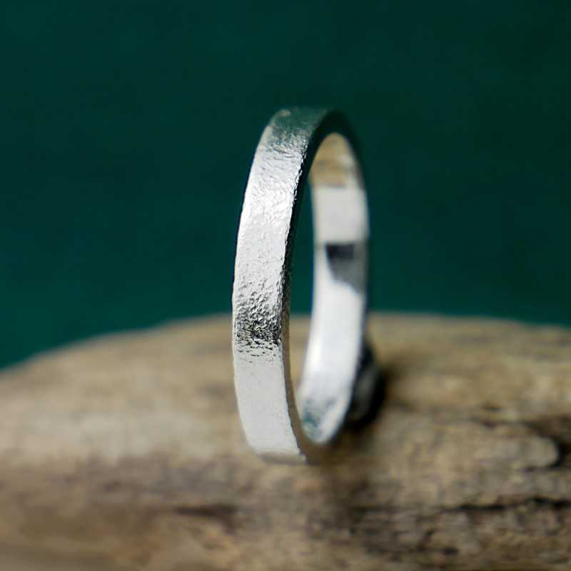 Stapelbarer Sandgestrahlt Ring aus recyceltem 925er Silber für Dame...