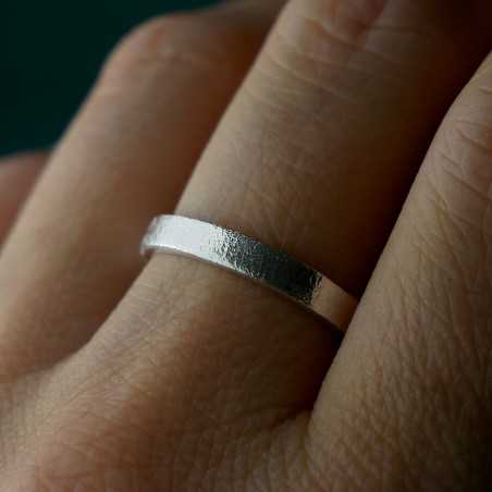Stapelbarer Sandgestrahlt Ring aus recyceltem 925er Silber für Dame...