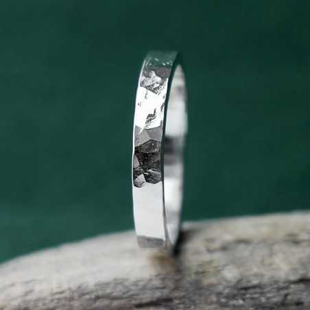 Bague 3 mm martelée en argent 925 recyclé pour femme et pour homme