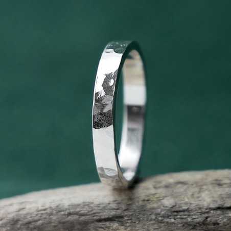 Bague 3 mm martelée en argent 925 recyclé pour femme et pour homme