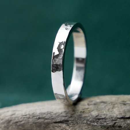 Bague 3 mm martelée en argent 925 recyclé pour femme et pour homme