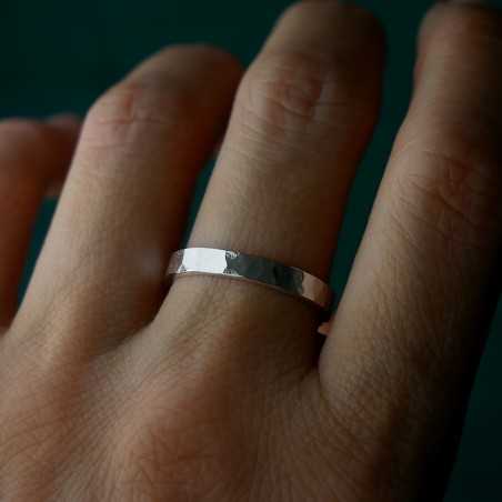 Bague 3 mm martelée en argent 925 recyclé pour femme et pour homme