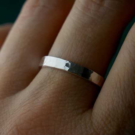Bague 3 mm martelée en argent 925 recyclé pour femme et pour homme