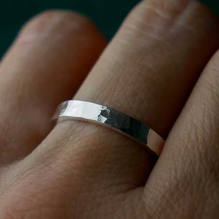 Bague 3 mm martelée en argent 925 recyclé pour femme et pour homme