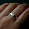 Bague 3 mm martelée en argent 925 recyclé pour femme et pour homme