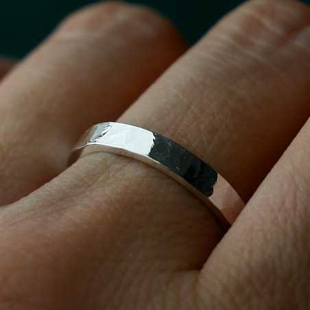 Bague 3 mm martelée en argent 925 recyclé pour femme et pour homme