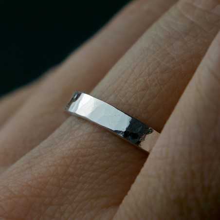 Bague 3 mm martelée en argent 925 recyclé pour femme et pour homme