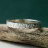 Bague 3 mm texture froissée en argent 925 recyclé pour femme et pour homme