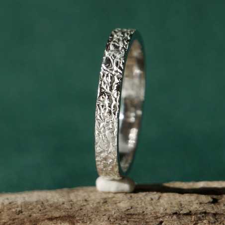 Bague 3 mm texture froissée en argent 925 recyclé pour femme et pour homme