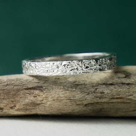 Bague 3 mm texture froissée en argent 925 recyclé pour femme et pour homme