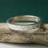 Bague 3 mm texture froissée en argent 925 recyclé pour femme et pour homme