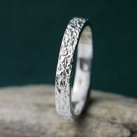 Bague 3 mm texture froissée en argent 925 recyclé pour femme et pour homme