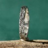 Bague 3 mm texture froissée patinée en argent 925 recyclé pour femme et pour homme