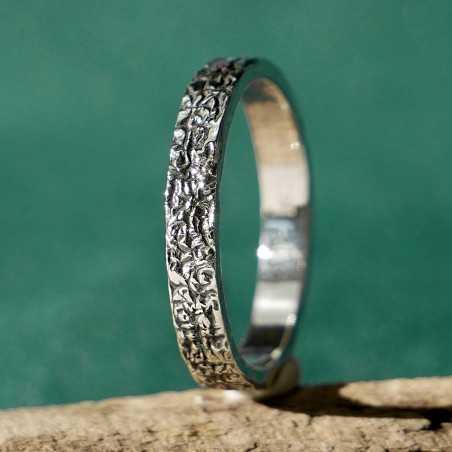 Bague 3 mm texture froissée patinée en argent 925 recyclé pour femme et pour homme
