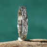 Bague 3 mm texture froissée patinée en argent 925 recyclé pour femme et pour homme