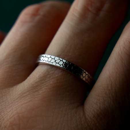 Bague 3 mm Ecailles patinées en argent 925 recyclé pour femme et pour homme