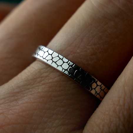 3mm Patinated Scale Ring in Recycled 925 Sterling Silver for Women and Men