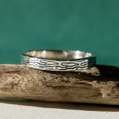 3mm ring with a patinated wood motif in recycled 925 sterling silver for women and men