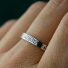 3 mm schmaler Ring mit patiniertem Holzmotiv aus recyceltem 925er Sterlingsilber für Damen und Herren