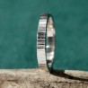 Bague 3 mm striée "Ondée" en argent 925 recyclé pour femme et pour homme