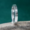 Bague 3 mm striée "Ondée" en argent 925 recyclé pour femme et pour homme