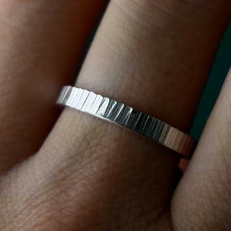 Bague 3 mm striée "Ondée" en argent 925 recyclé pour femme et pour homme