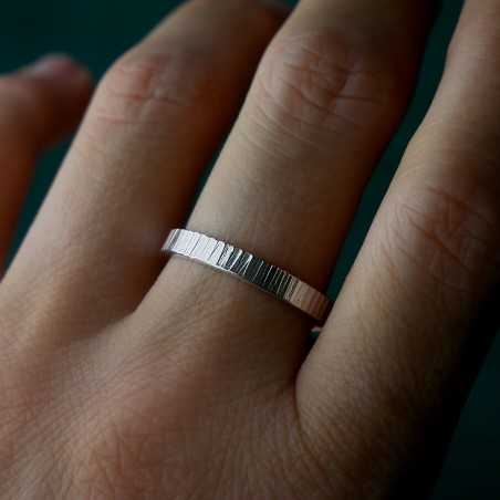 Bague 3 mm striée "Ondée" en argent 925 recyclé pour femme et pour homme