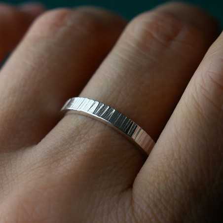 Bague 3 mm striée "Ondée" en argent 925 recyclé pour femme et pour homme