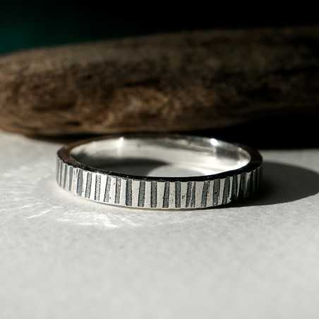 Bague 3 mm striée "Ondée" en argent 925 patiné recyclé pour femme et pour homme