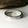 Bague 3 mm striée "Ondée" en argent 925 patiné recyclé pour femme et pour homme