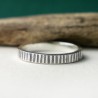 Bague 3 mm striée "Ondée" en argent 925 patiné recyclé pour femme et pour homme