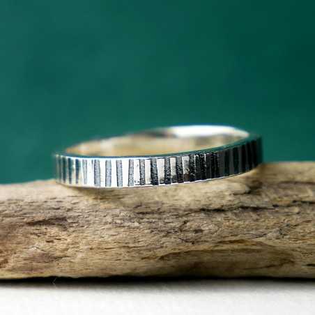 Bague 3 mm striée "Ondée" en argent 925 patiné recyclé pour femme et pour homme